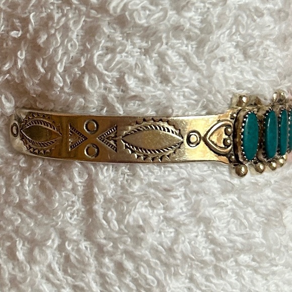 Vintage ZUNI Native American Needlepoint Sterling Bangle~15 Stones~Hammered side - Picture 3 of 10